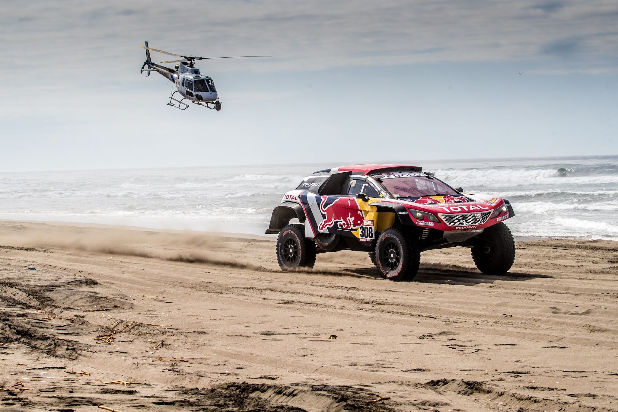 El Peugeot 3008 DKR Maxi consigue un nuevo triplete en la cuarta etapa del Dakar 2018 El Peugeot 3008 DKR Maxi consigue un nuevo triplete en la cuarta etapa del Dakar 2018