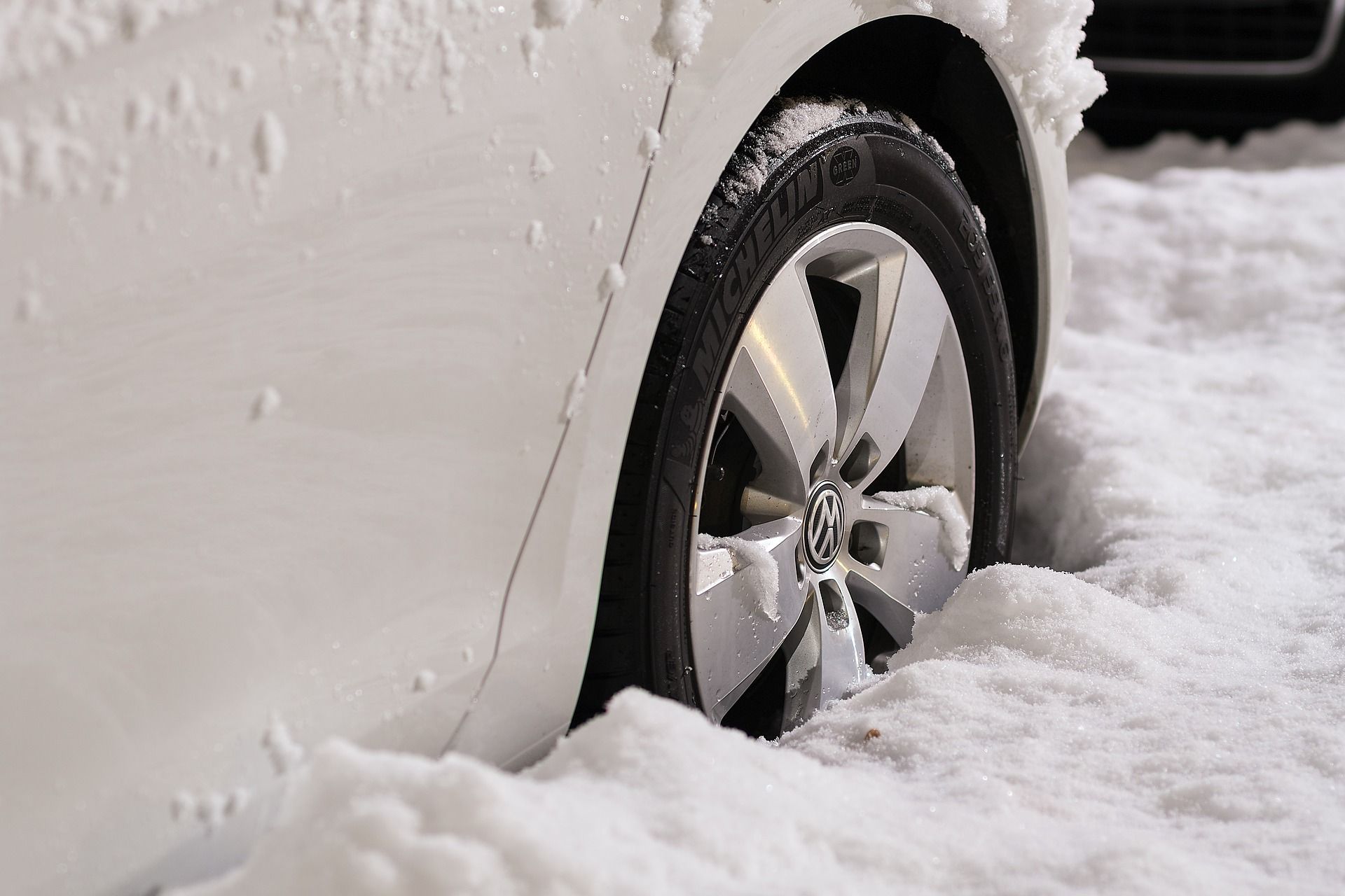 Conducir con nieve: ¿neumáticos de invierno o cadenas?