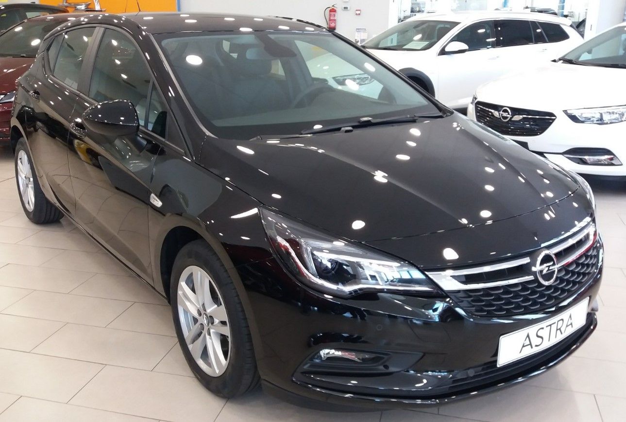 OPORTUNIDAD: Vehículo en Stock. Opel Astra 1.0 gasolina 105cv Selective desde 15.825€* OPORTUNIDAD: Vehículo en Stock. Opel Astra 1.0 gasolina 105cv Selective desde 15.825€*