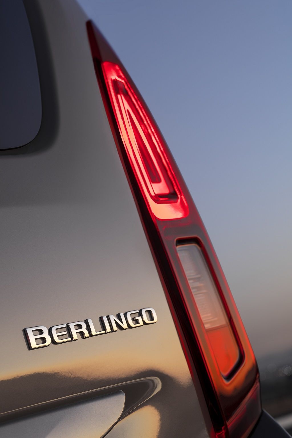 CITROËN PRESENTA LA TERCERA GENERACIÓN DEL BERLINGO: TODA LA IDENTIDAD CITROËN Y AÚN MÁS PRACTICIDAD Y CONFORT CITROËN PRESENTA LA TERCERA GENERACIÓN DEL BERLINGO: TODA LA IDENTIDAD CITROËN Y AÚN MÁS PRACTICIDAD Y CONFORT