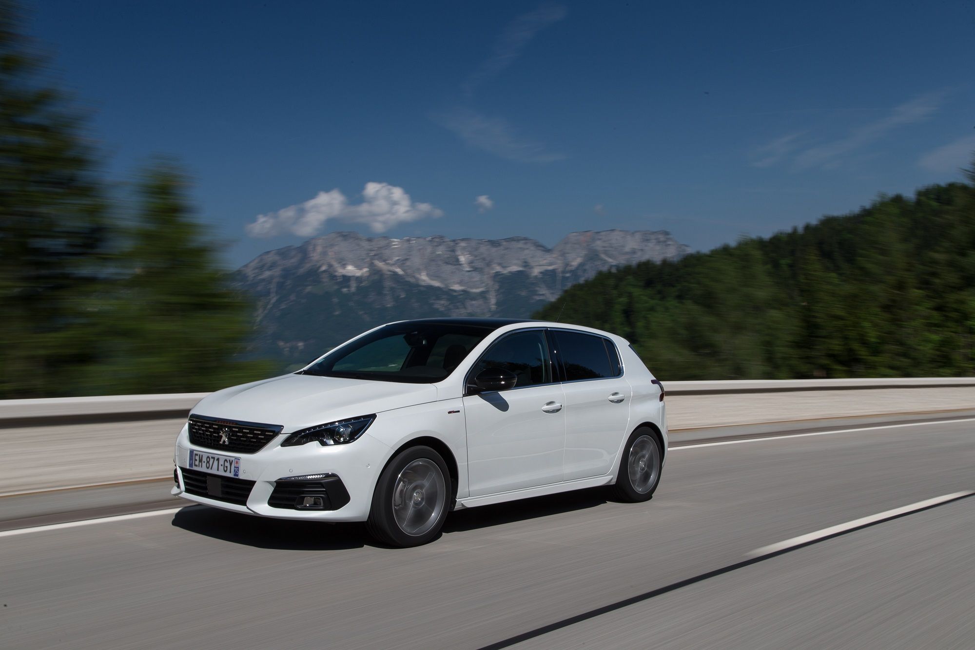 El Nuevo Peugeot 308 incorpora el motor diésel BlueHDi 130 asociado a la caja automática EAT8 El Nuevo Peugeot 308 incorpora el motor diésel BlueHDi 130 asociado a la caja automática EAT8