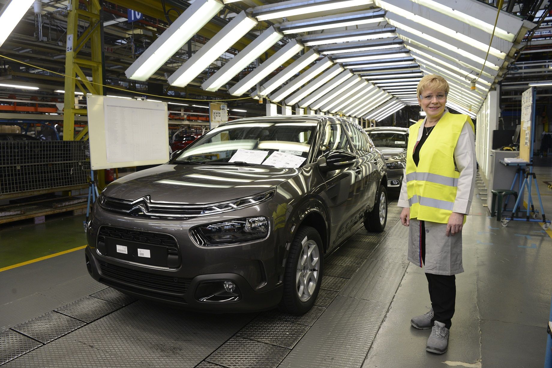 LA DIRECTORA GENERAL DE CITROËN, LINDA JACKSON, VISITA EN MADRID LAS LÍNEAS DE CHAPA Y MONTAJE DE LA NUEVA BERLINA CITROËN C4 CACTUS, CON MOTIVO DE SU LANZAMIENTO LA DIRECTORA GENERAL DE CITROËN, LINDA JACKSON, VISITA EN MADRID LAS LÍNEAS DE CHAPA Y MONTAJE DE LA NUEVA BERLINA CITROËN C4 CACTUS, CON MOTIVO DE SU LANZAMIENTO