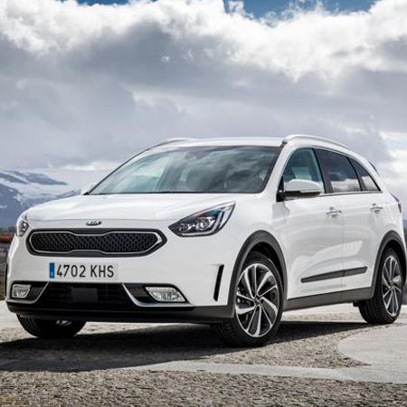 Kia aumenta su gama eco para reforzar su compromiso con el medio ambiente Kia aumenta su gama eco para reforzar su compromiso con el medio ambiente