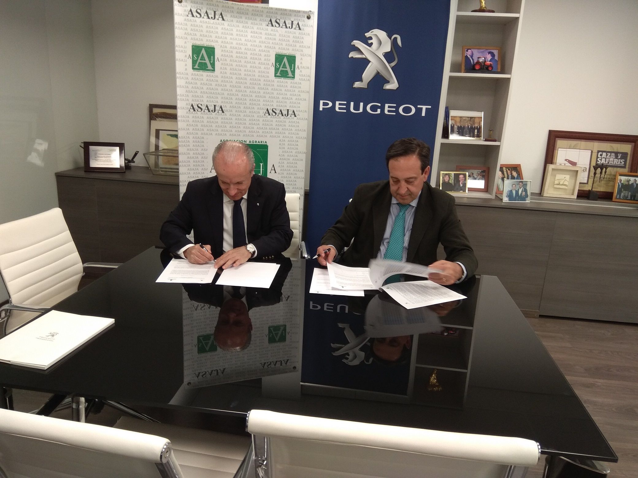 Peugeot y ASAJA colaborarán para facilitar la movilidad de los agricultores Peugeot y ASAJA colaborarán para facilitar la movilidad de los agricultores