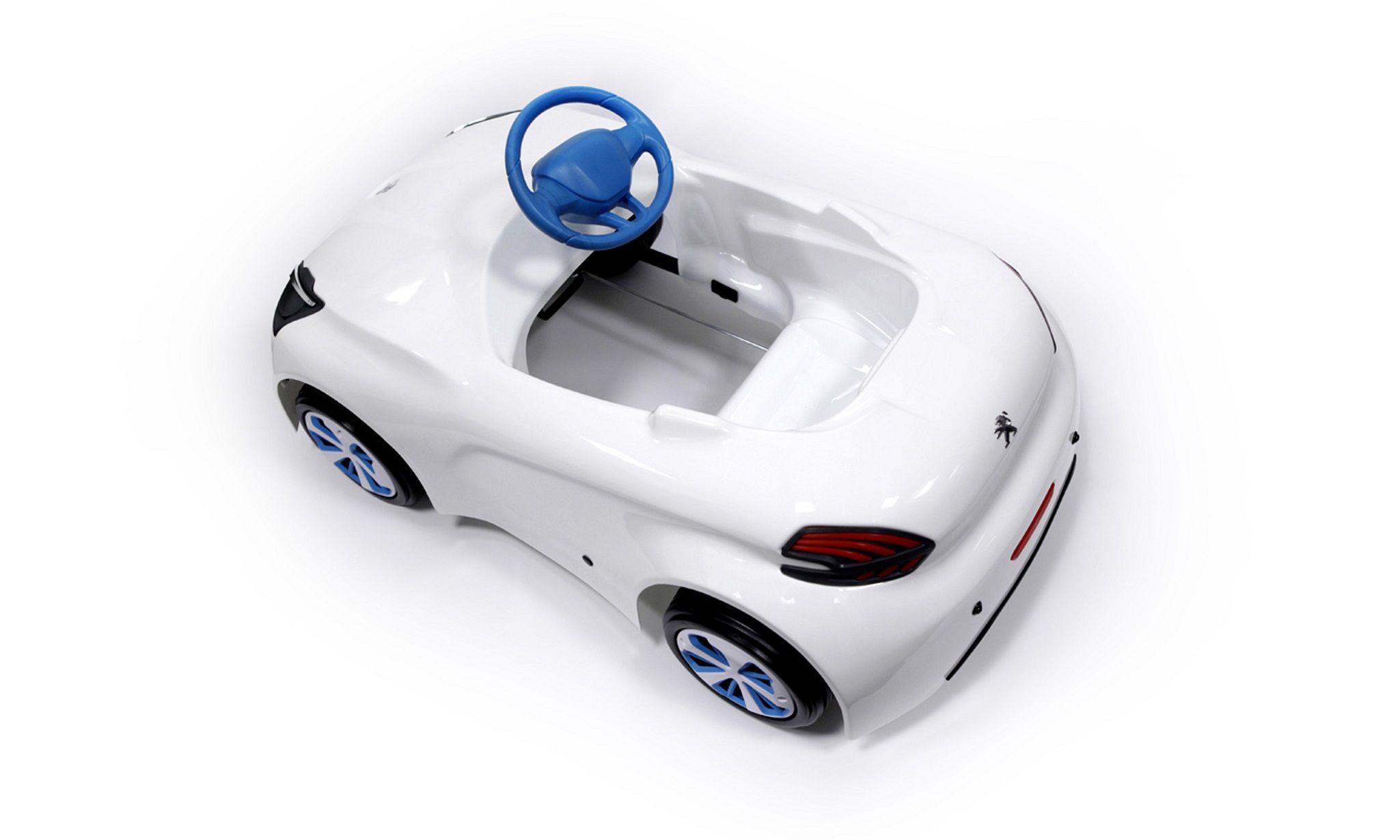 El Peugeot Design Lab crea un nuevo cochecito a pedales para niños inspirado en el Peugeot 208 El Peugeot Design Lab crea un nuevo cochecito a pedales para niños inspirado en el Peugeot 208