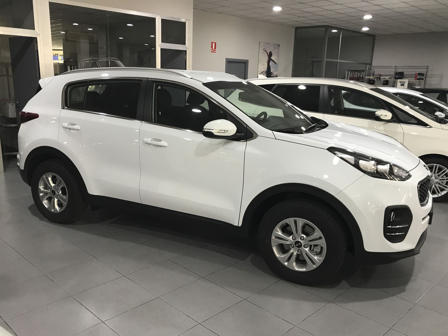 KIA SPORTAGE 1.6 GDI CONCEPT 132CV 14.990€ KIA SPORTAGE 1.6 GDI CONCEPT 132CV 14.990€