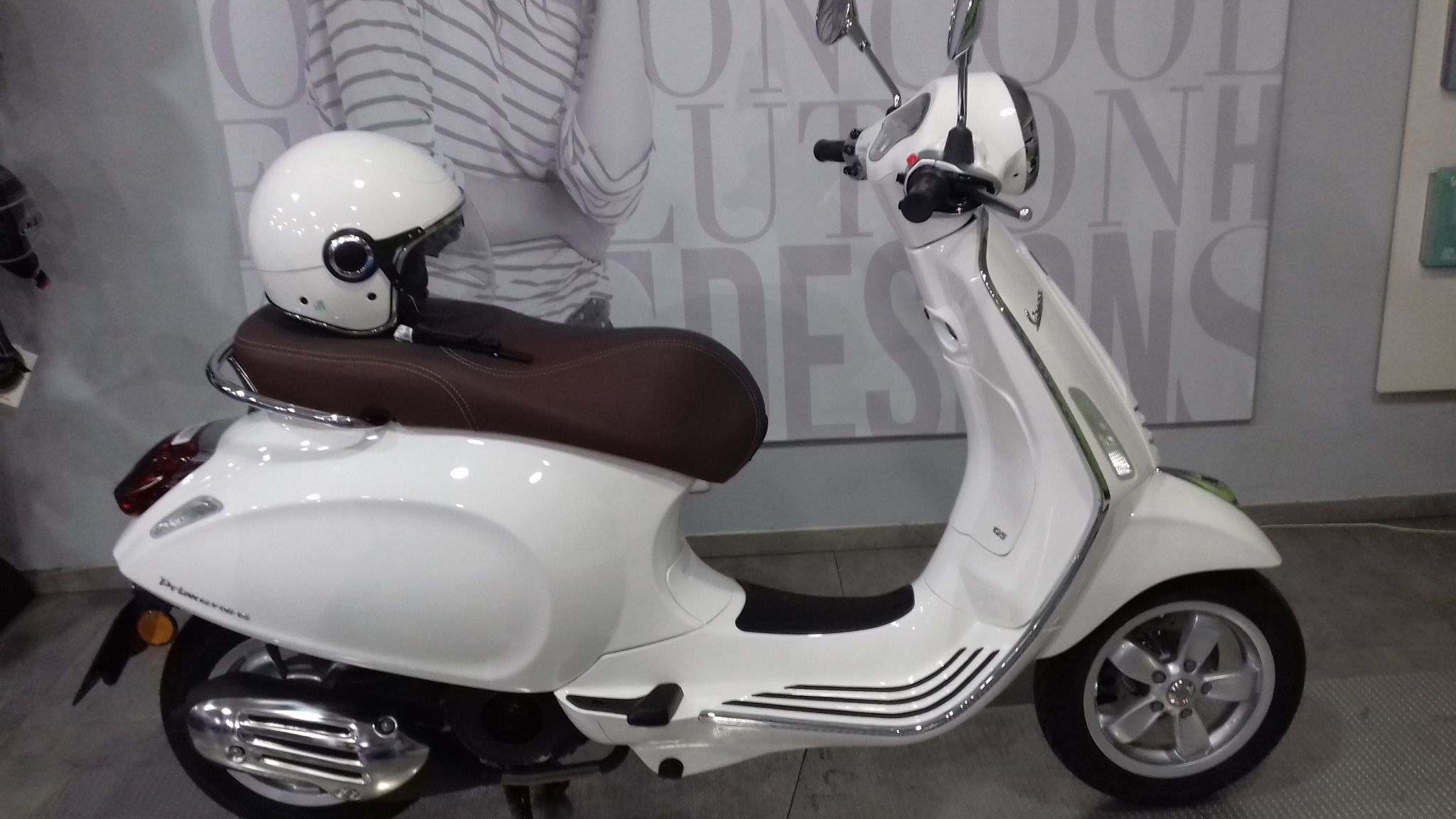 promo Fin de año: vespa Primavera 125 ABS: 3.299 € promo Fin de año: vespa Primavera 125 ABS: 3.299 €