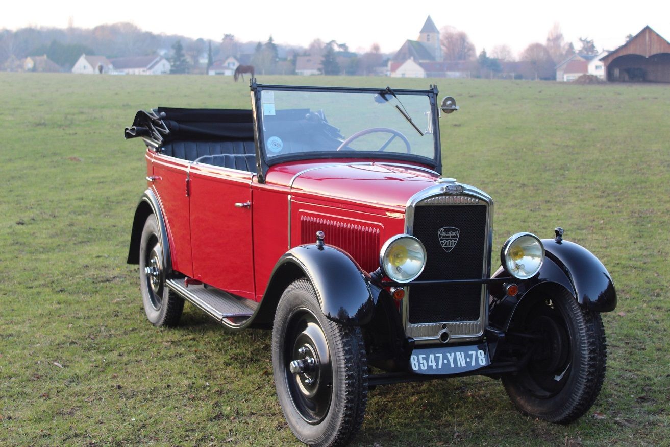 Seis mitos de la historia de la Marca en el stand de Aventure Peugeot en Rétromobile Seis mitos de la historia de la Marca en el stand de Aventure Peugeot en Rétromobile