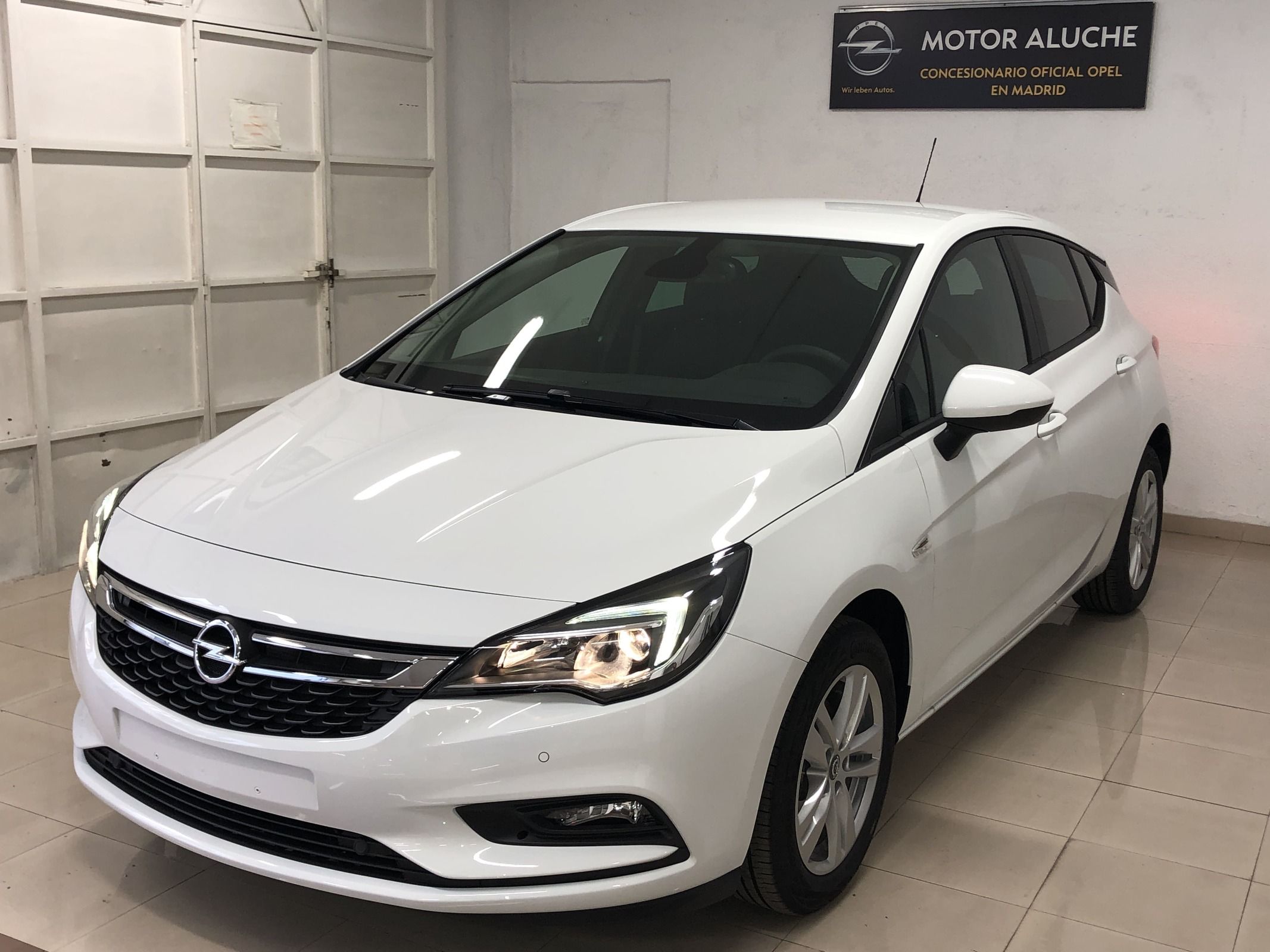 Astra 5P Sight&Connect 1.6CDTI S/S (110CV) desde 15.025€ Astra 5P Sight&Connect 1.6CDTI S/S (110CV) desde 15.025€