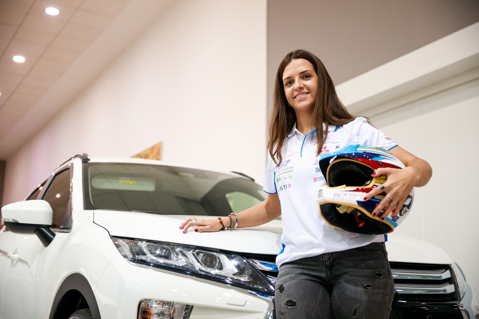 Cristina Gutiérrez visita nuestra concesión Mitsubishi Gil Automoción tras batir el record personal en su tercer Dakar finalizado Cristina Gutiérrez visita nuestra concesión Mitsubishi Gil Automoción tras batir el record personal en su tercer Dakar finalizado
