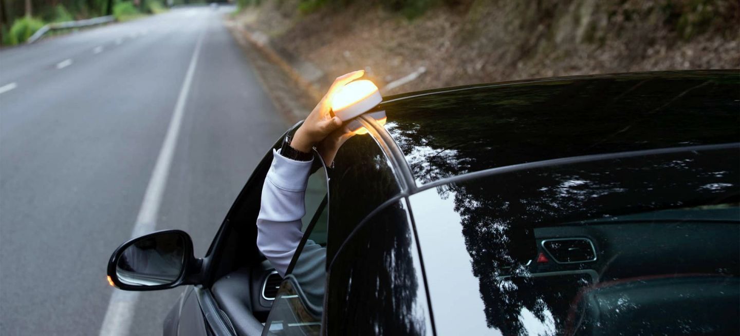 Adiós triángulos, hola balizas: el nuevo gadget que la DGT quiere que lleves en tu coche Adiós triángulos, hola balizas: el nuevo gadget que la DGT quiere que lleves en tu coche