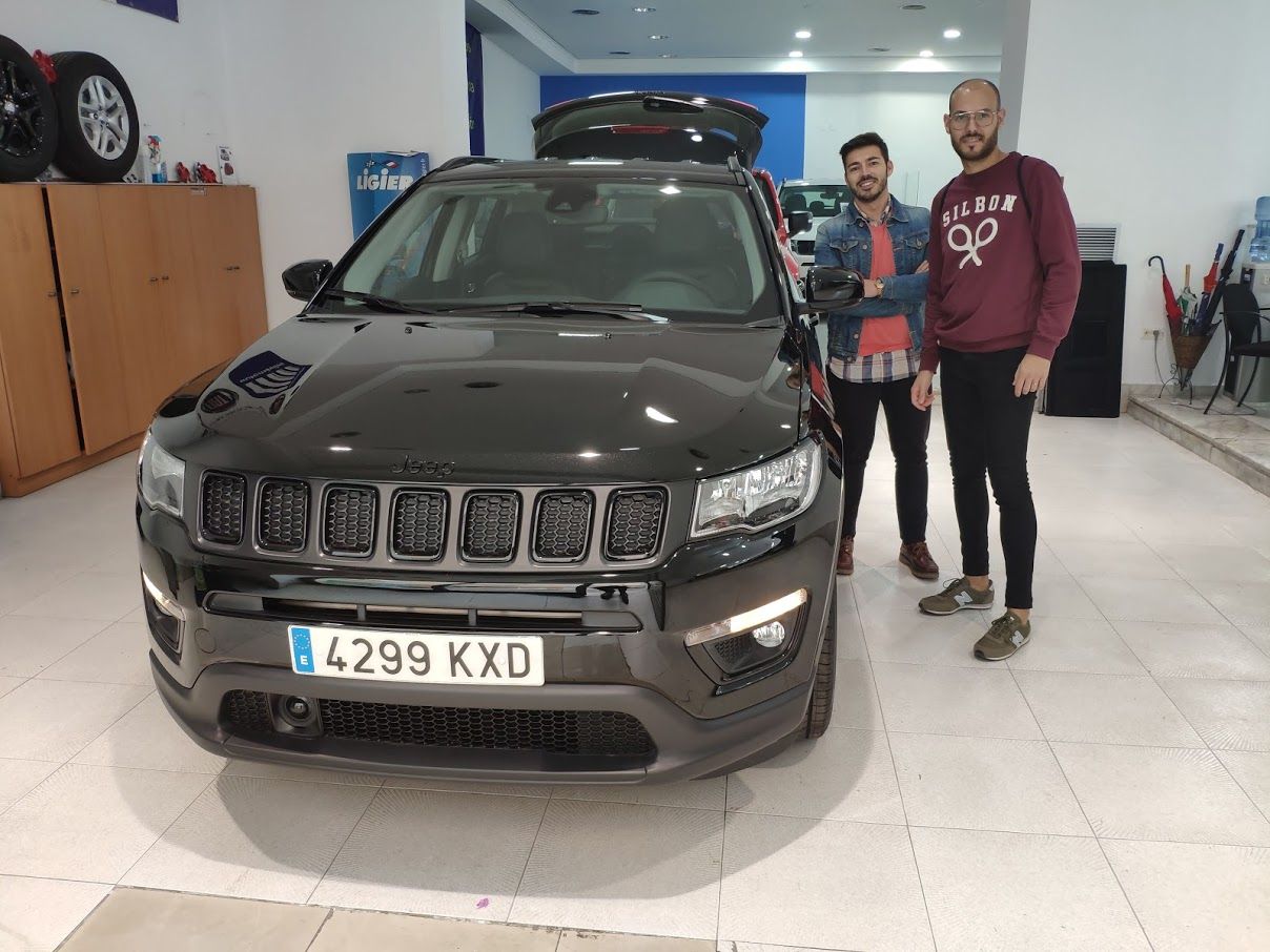 Entrega de un Jeep Compass a Miguel de Catarroja Entrega de un Jeep Compass a Miguel de Catarroja