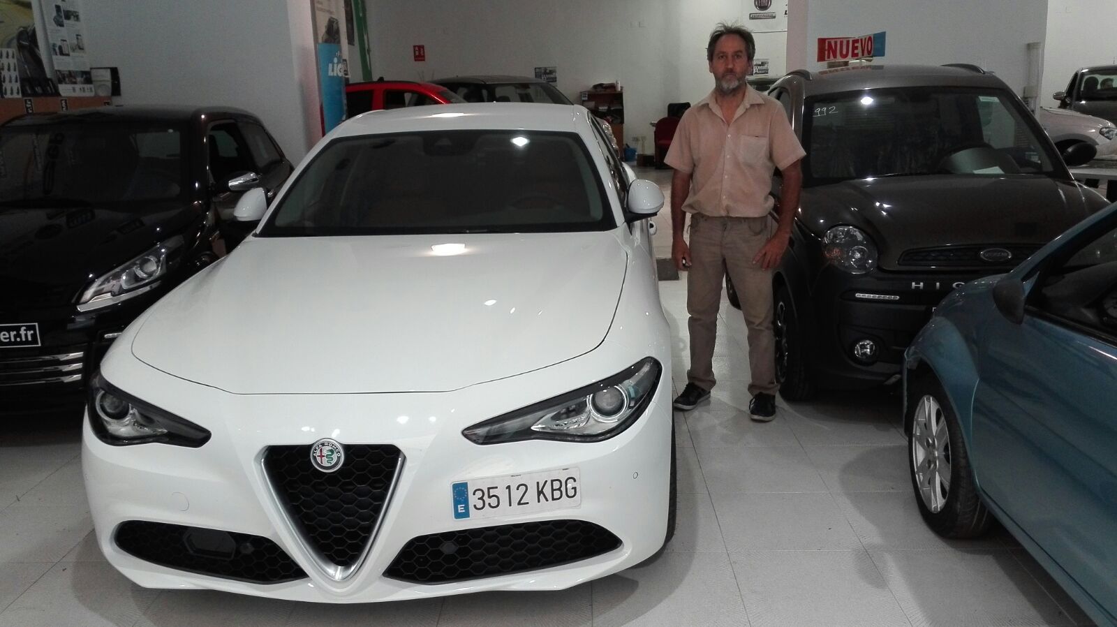 Entrega de un Alfa Giulia a Antonio de Beniparrell Entrega de un Alfa Giulia a Antonio de Beniparrell