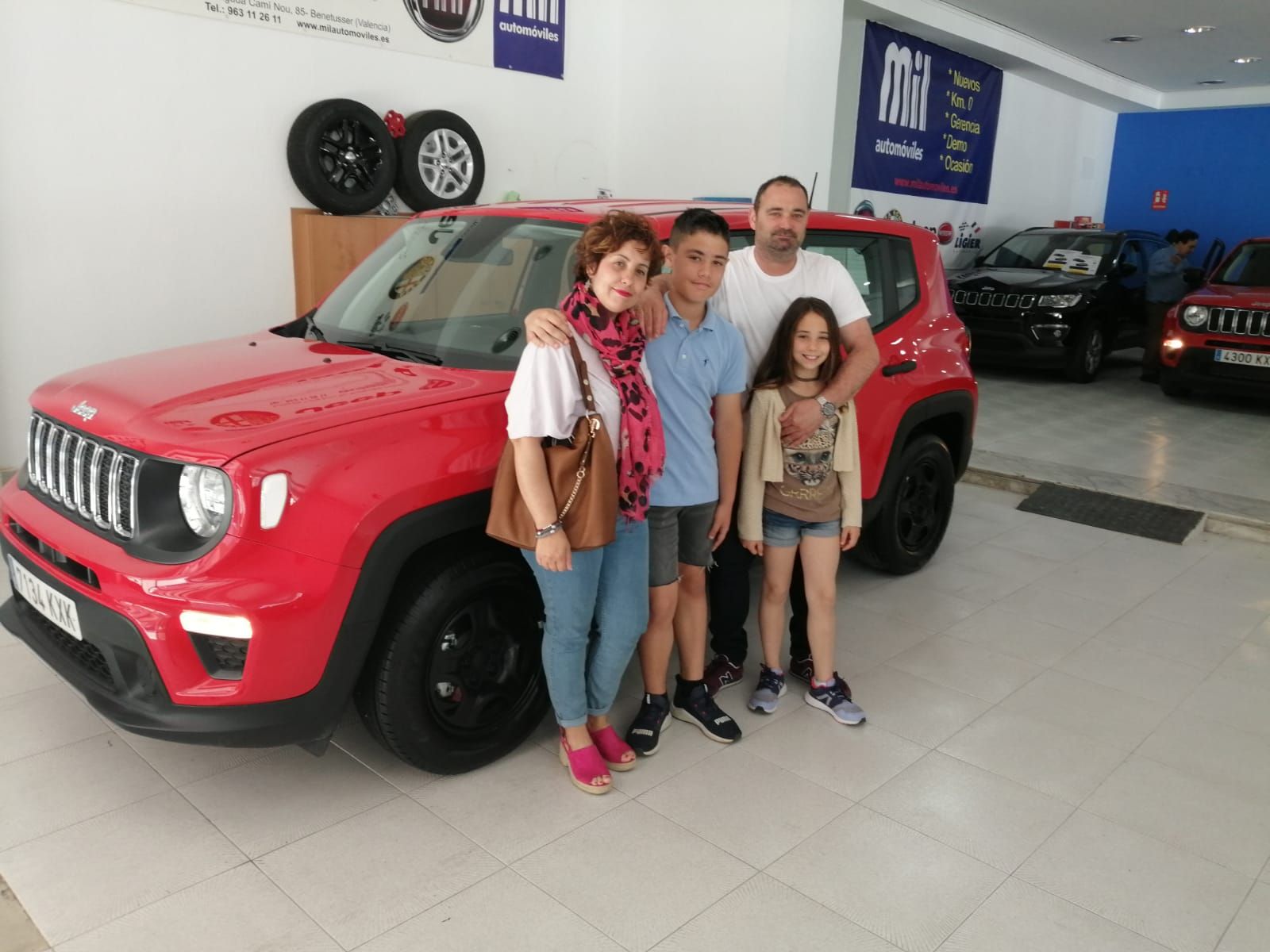 Entrega a la familia Ruiz Moran de un Jeep Renegade Entrega a la familia Ruiz Moran de un Jeep Renegade