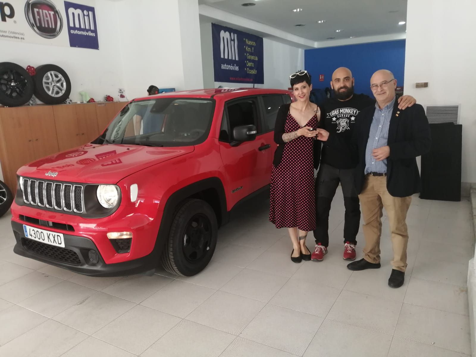 Entrega a Vanessa y Javier de un Jeep Renegade Entrega a Vanessa y Javier de un Jeep Renegade