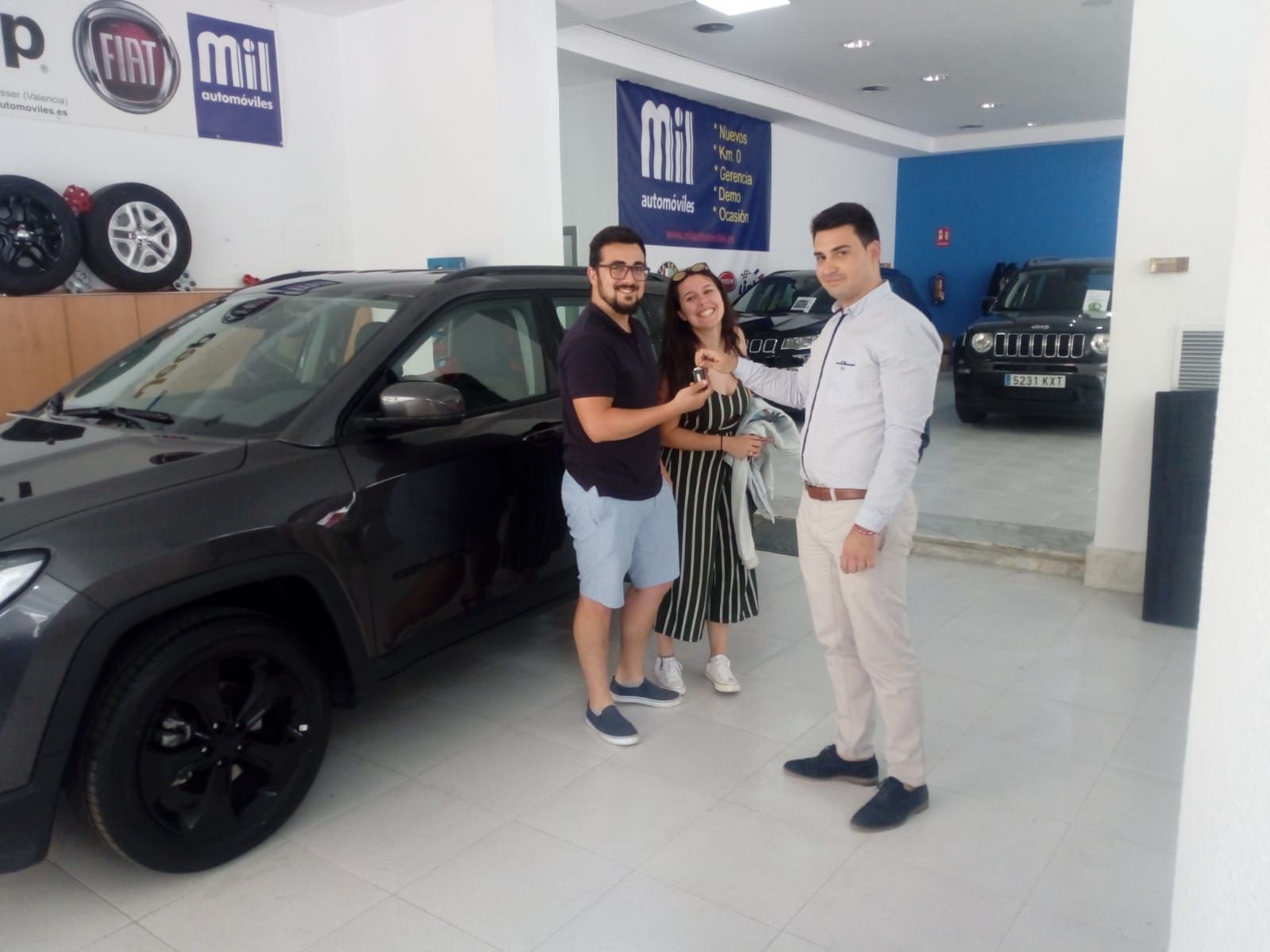 Entrega de un Jeep Compass a Isaac y Raquel Entrega de un Jeep Compass a Isaac y Raquel