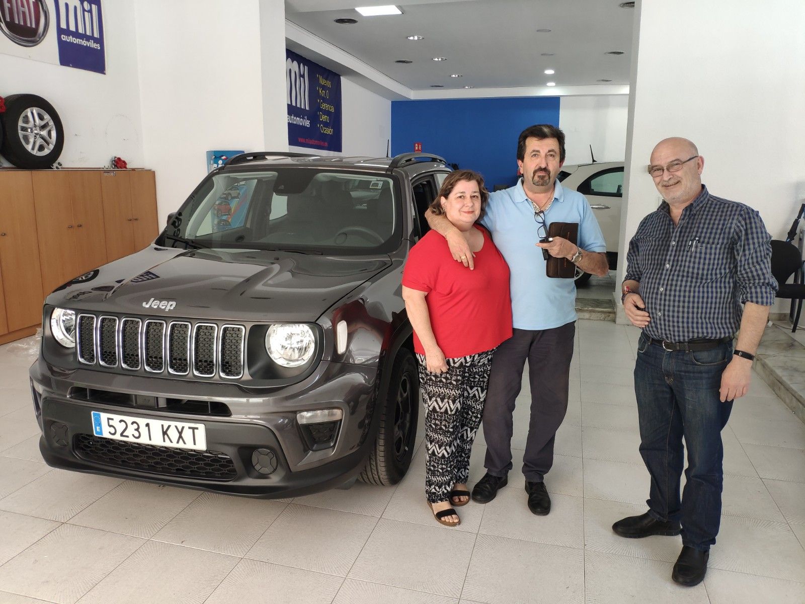 Entrega a Antonio y Señora un Jeep Renegade Entrega a Antonio y Señora un Jeep Renegade