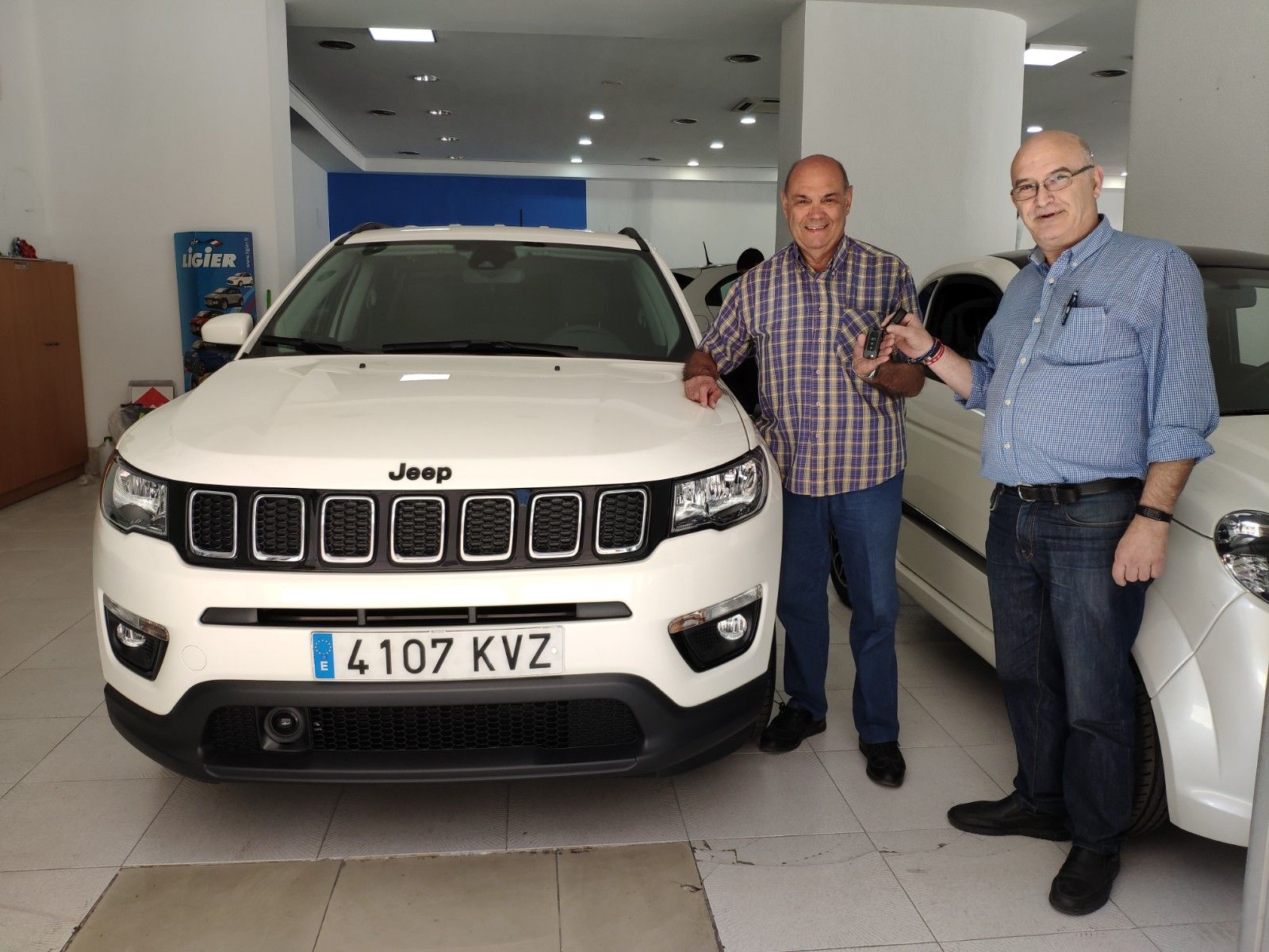 Entrega a Lorenzo un Jeep Compass Entrega a Lorenzo un Jeep Compass