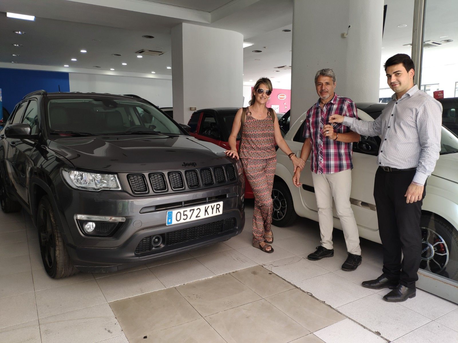 Entrega a Muigel y señora de un Jeep Compass Night Eagle Entrega a Muigel y señora de un Jeep Compass Night Eagle