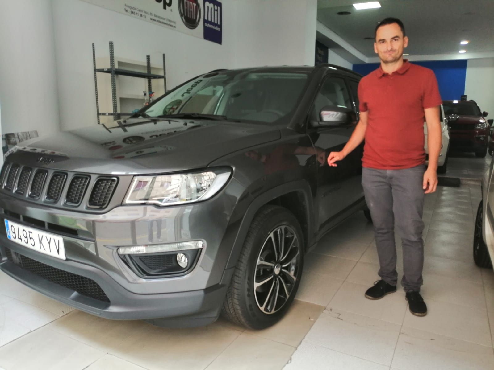Entrega a Antonio de un Jeep Compass Night Eagle Entrega a Antonio de un Jeep Compass Night Eagle