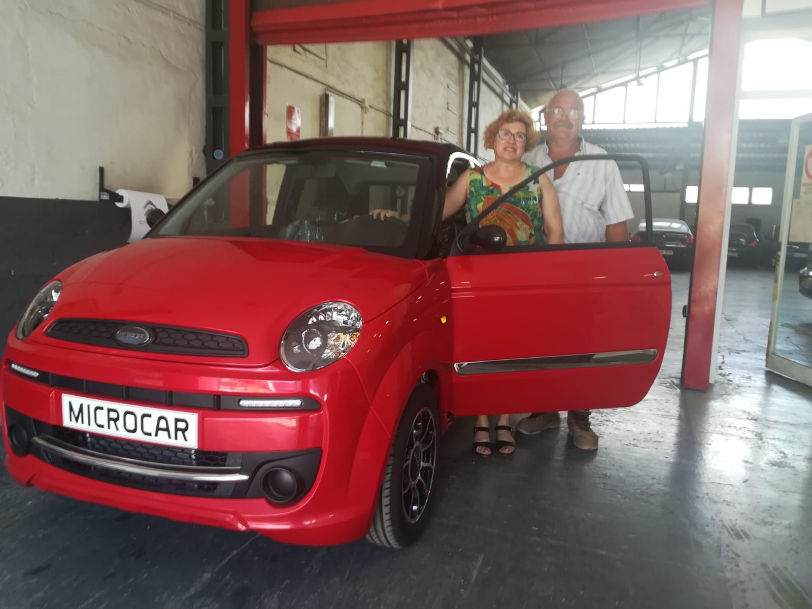 Entrega a María Julia de un Microcar MGO Entrega a María Julia de un Microcar MGO