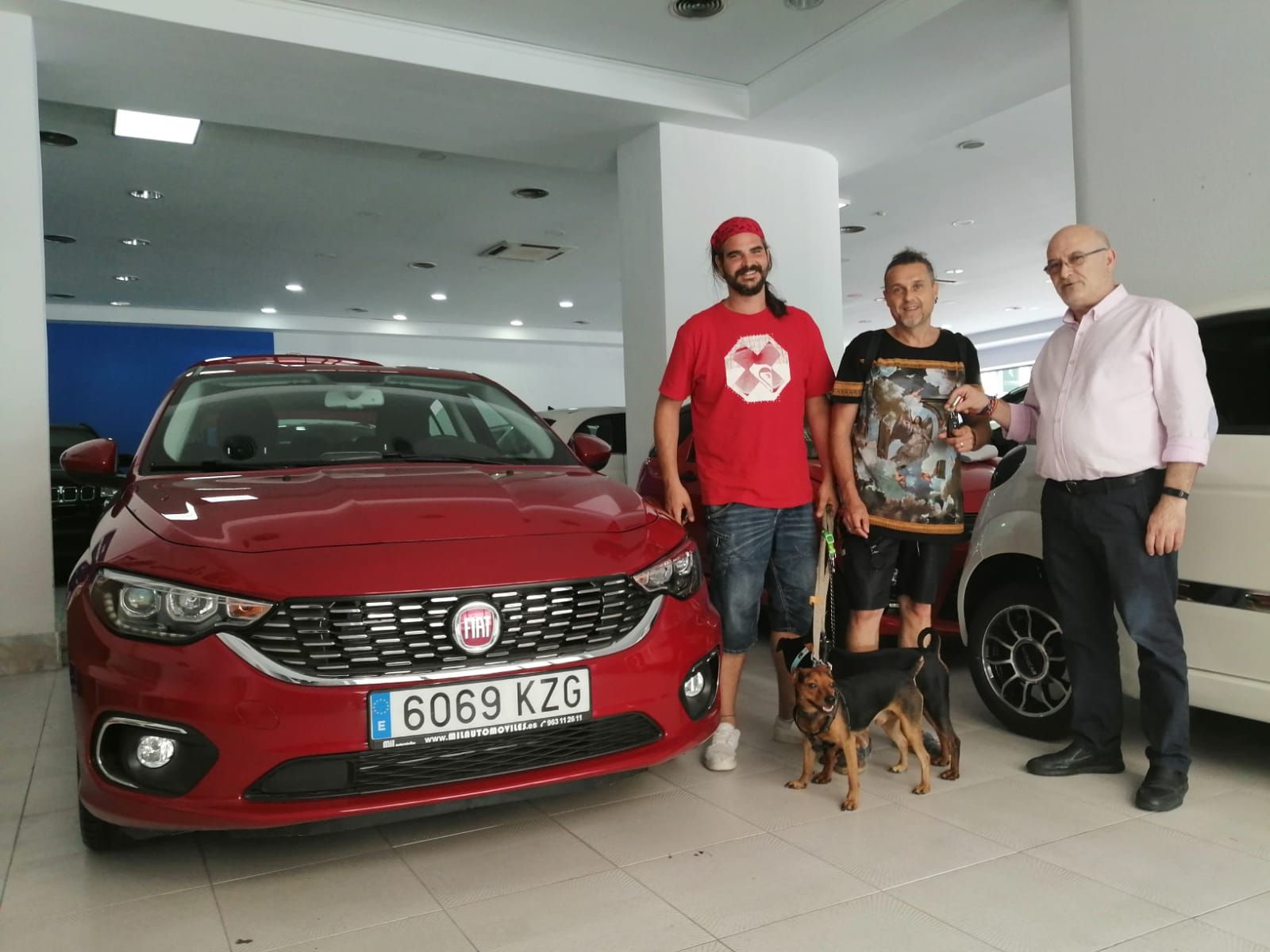 Entrega a Jesús y Rubén de un Fiat Tipo Entrega a Jesús y Rubén de un Fiat Tipo