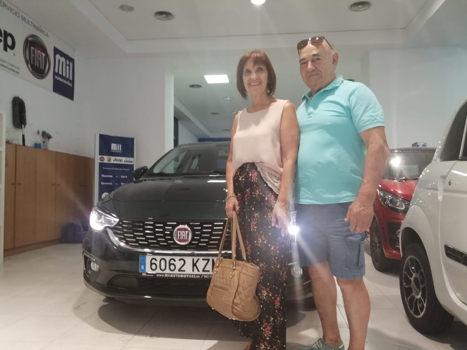 Milautomóviles entrega a Mercedes y Dionisio un Fiat tipo Milautomóviles entrega a Mercedes y Dionisio un Fiat tipo