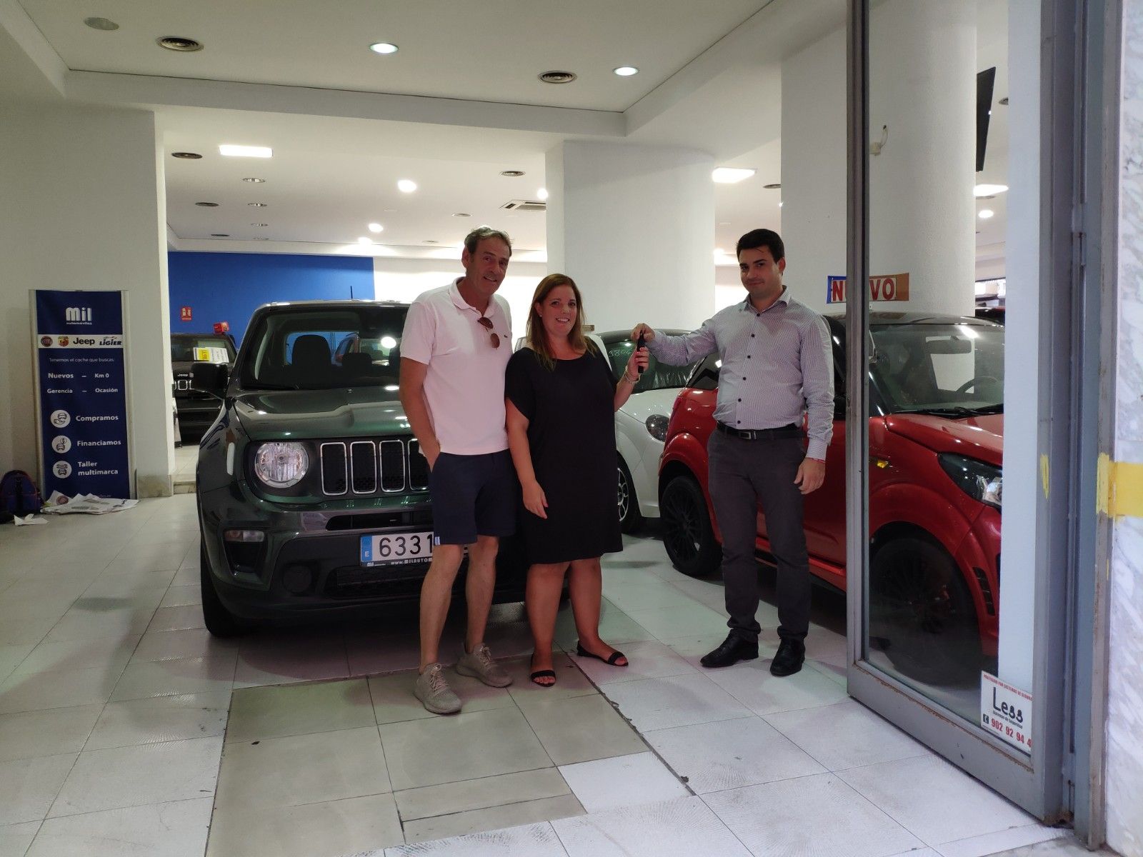 Milautomóviles entrega a Lidia y Pepe un Jeep Renegade Milautomóviles entrega a Lidia y Pepe un Jeep Renegade