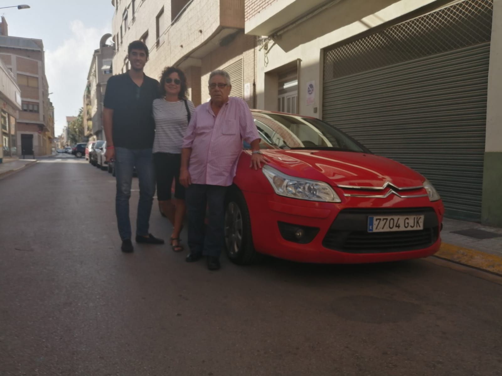 Milautomóviles entrega a la familia Pérez un Citroen C4 Milautomóviles entrega a la familia Pérez un Citroen C4