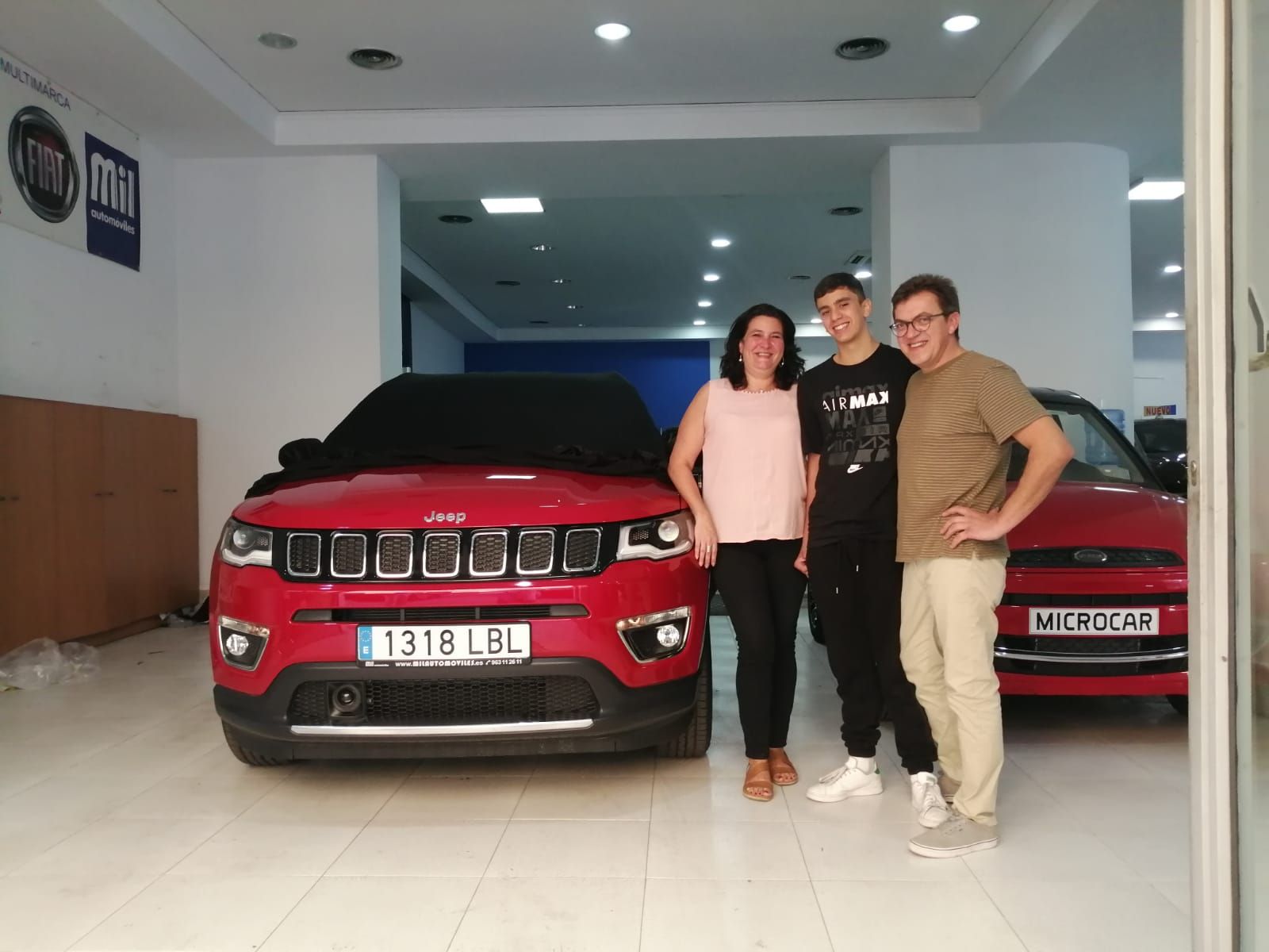 Milautomóviles entrega a la familia Ureña un Jeep Compass Limited Milautomóviles entrega a la familia Ureña un Jeep Compass Limited