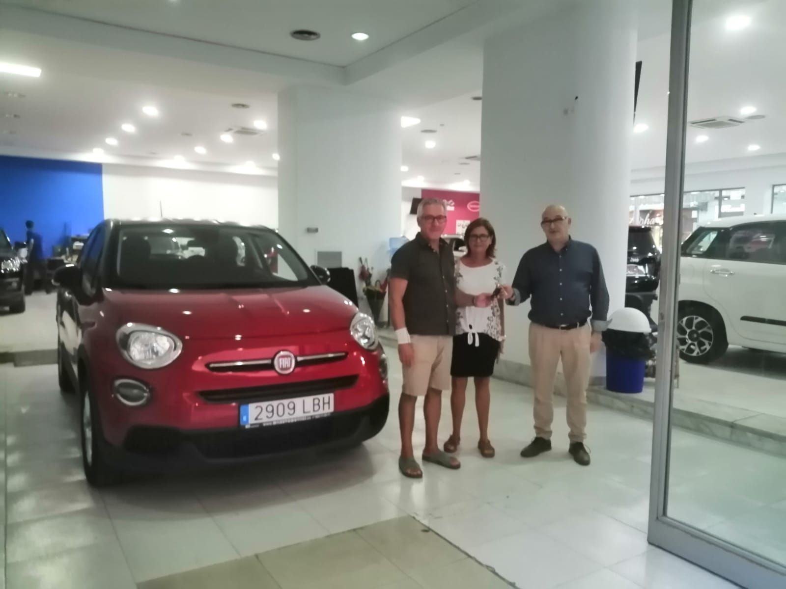 Milautomóviles entrega a Carmen y Pepe su Fiat 500 X personalizado Milautomóviles entrega a Carmen y Pepe su Fiat 500 X personalizado