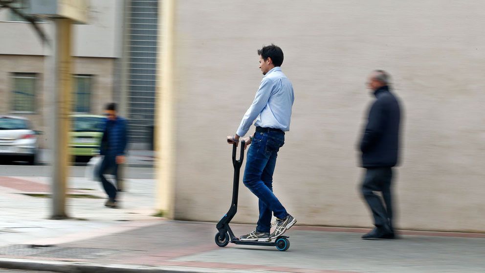 Aparcar las bicis y los patinetes en las aceras, la próxima prohibición de la DGT Aparcar las bicis y los patinetes en las aceras, la próxima prohibición de la DGT Aparcar las bicis y los patinetes en las aceras, la próxima prohibición de la DGT Aparcar las bicis y los patinetes en las aceras, la próxima prohibición de la DGT
