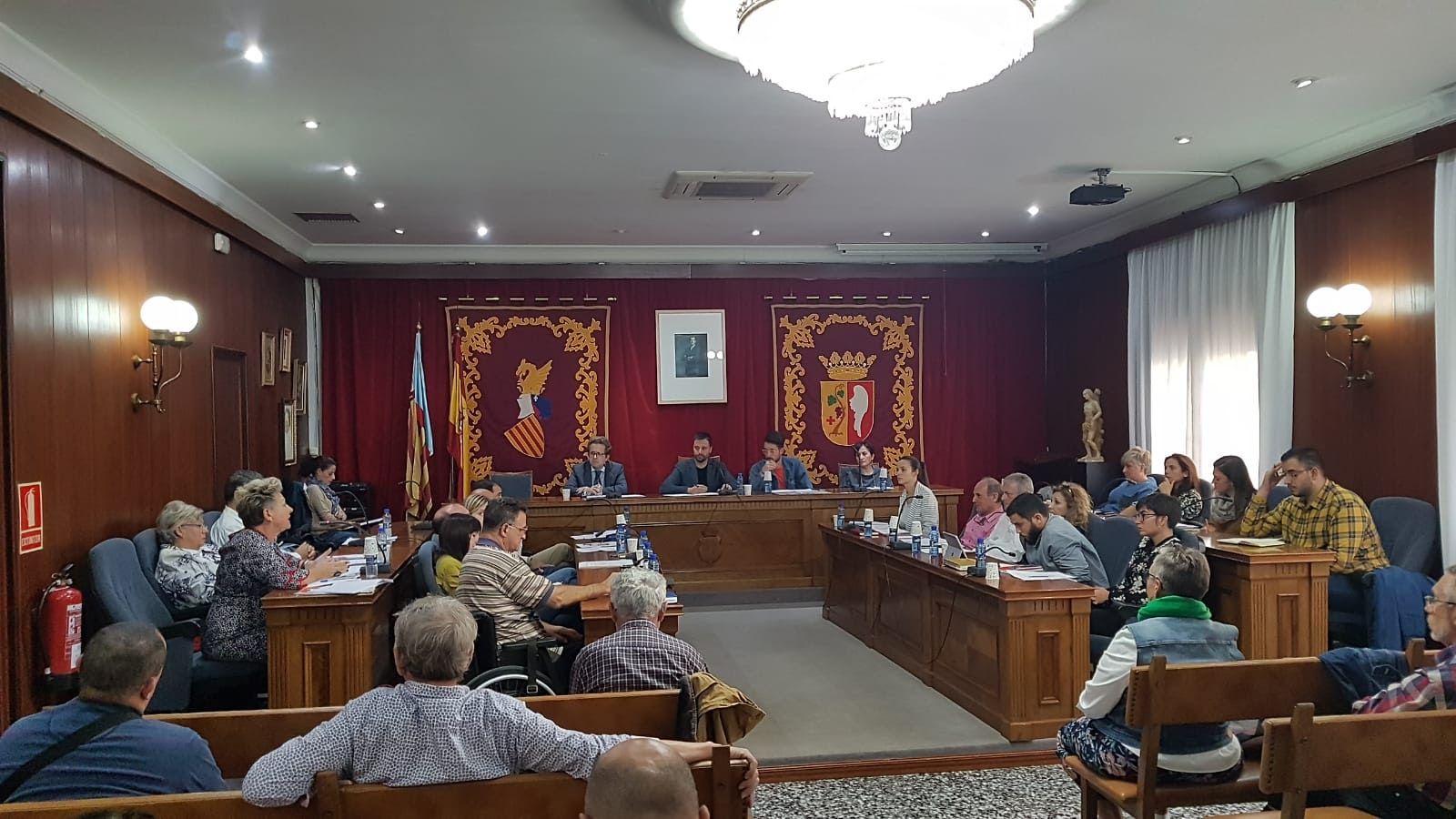El Ayuntamiento de Vinaròs aprueba una bonificación del 75% para los vehículos híbridos o eléctricos El Ayuntamiento de Vinaròs aprueba una bonificación del 75% para los vehículos híbridos o eléctricos