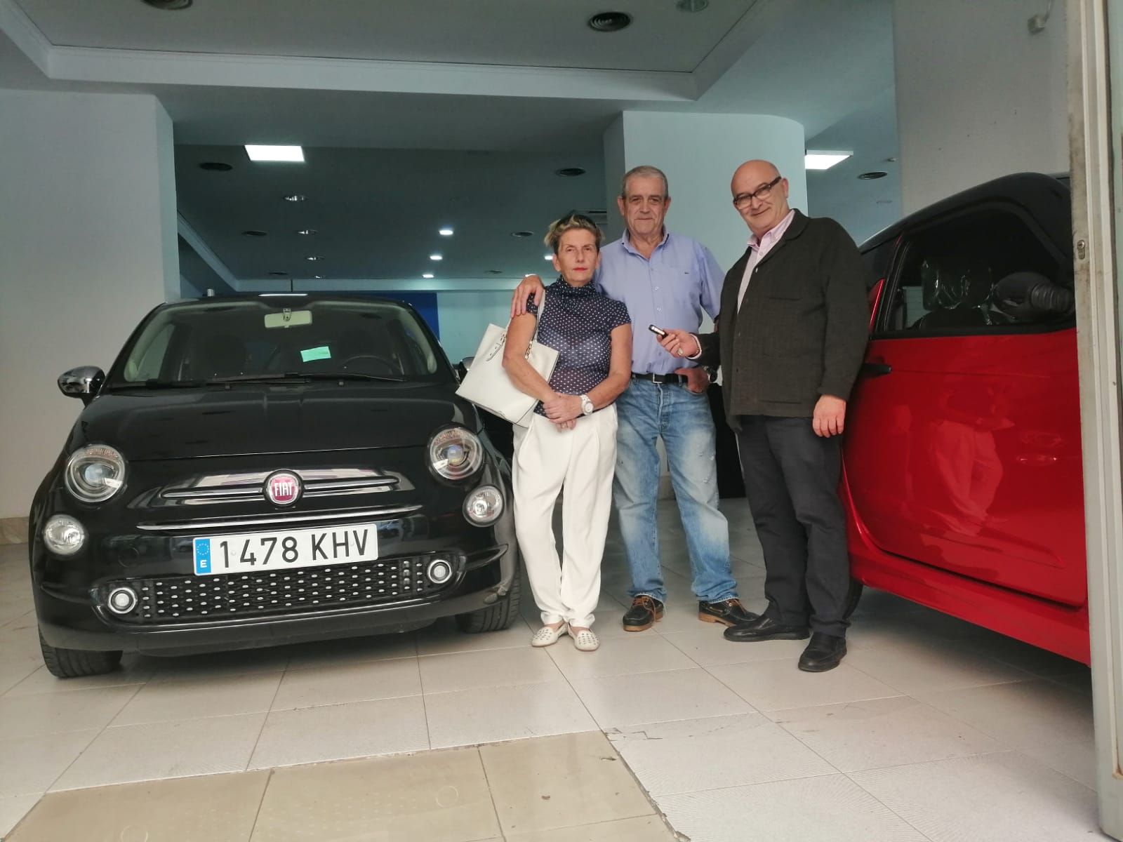 Milautomóviles entrega a Rafael y Lola un Fiat 500 Milautomóviles entrega a Rafael y Lola un Fiat 500