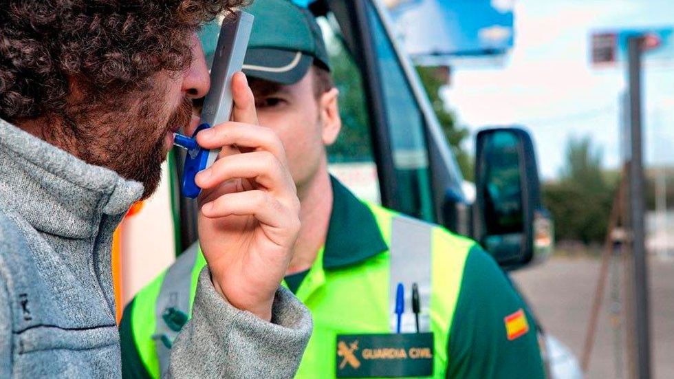 Falsos mitos: estos trucos no evitarán dar positivo en un test de alcoholemia Falsos mitos: estos trucos no evitarán dar positivo en un test de alcoholemia