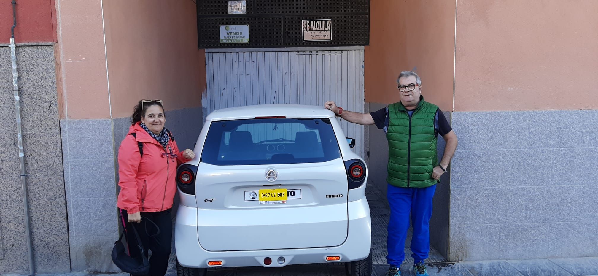 Milautomóviles entrega un vehículo sin carnet a Lorena y Lorenzo Milautomóviles entrega un vehículo sin carnet a Lorena y Lorenzo