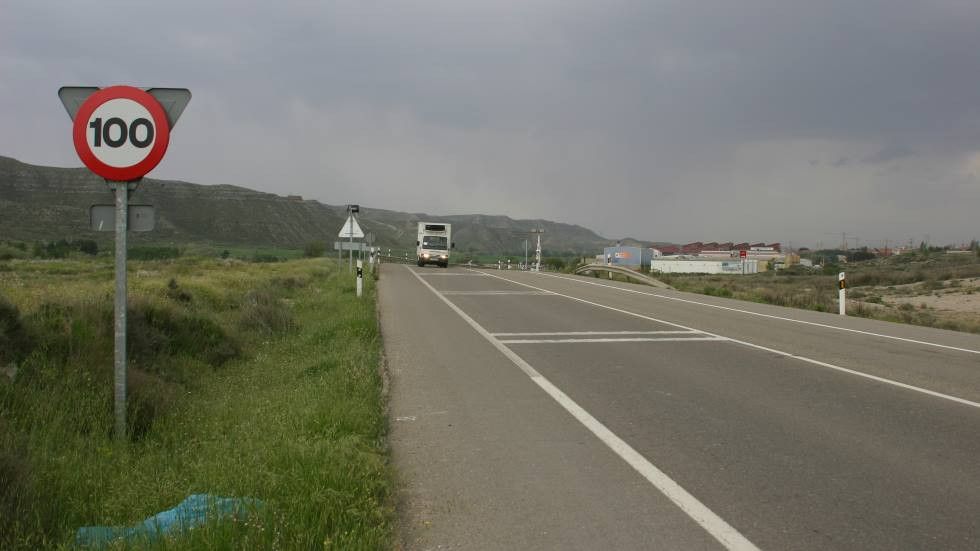 Nuevo límite a 100 km/h en autopistas y 234 € de multa para frenar la contaminación Nuevo límite a 100 km/h en autopistas y 234 € de multa para frenar la contaminación