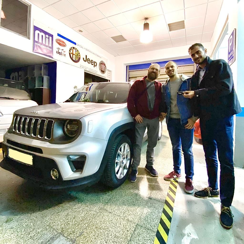 Milautomóviles entrega un Jeep Renegade Limited a José Milautomóviles entrega un Jeep Renegade Limited a José