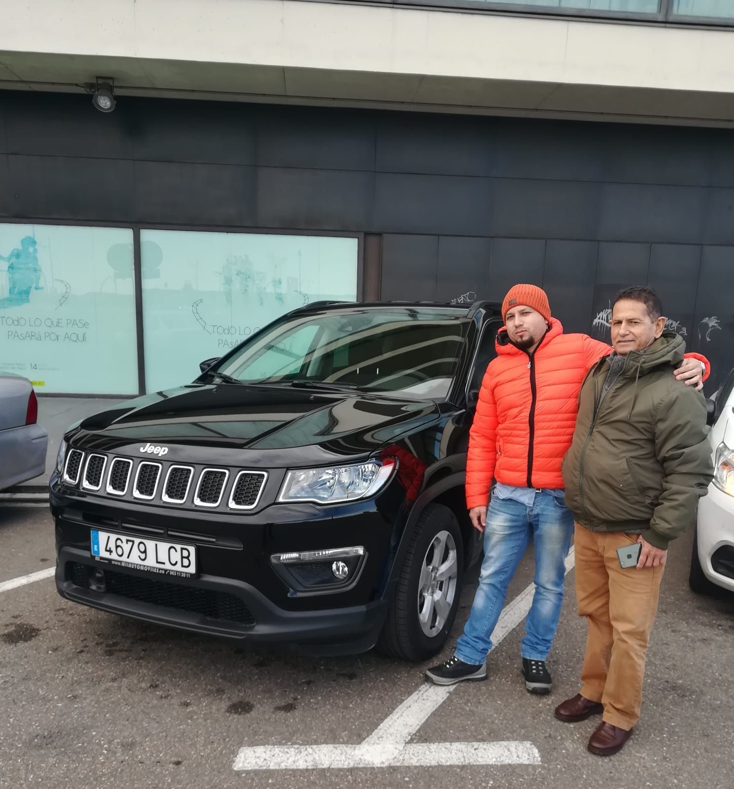 Milautomóviles entrega a Julián un tigre o León Jeep Renegade acabado Longitude Milautomóviles entrega a Julián un tigre o León Jeep Renegade acabado Longitude