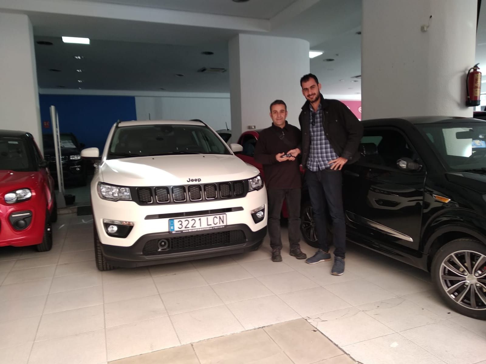 Milautomóviles entrega un Jeep Compass a Jesús Milautomóviles entrega un Jeep Compass a Jesús