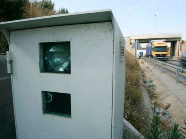 Un error de los radares ha generado miles de multas ilegales, según AEA Un error de los radares ha generado miles de multas ilegales, según AEA