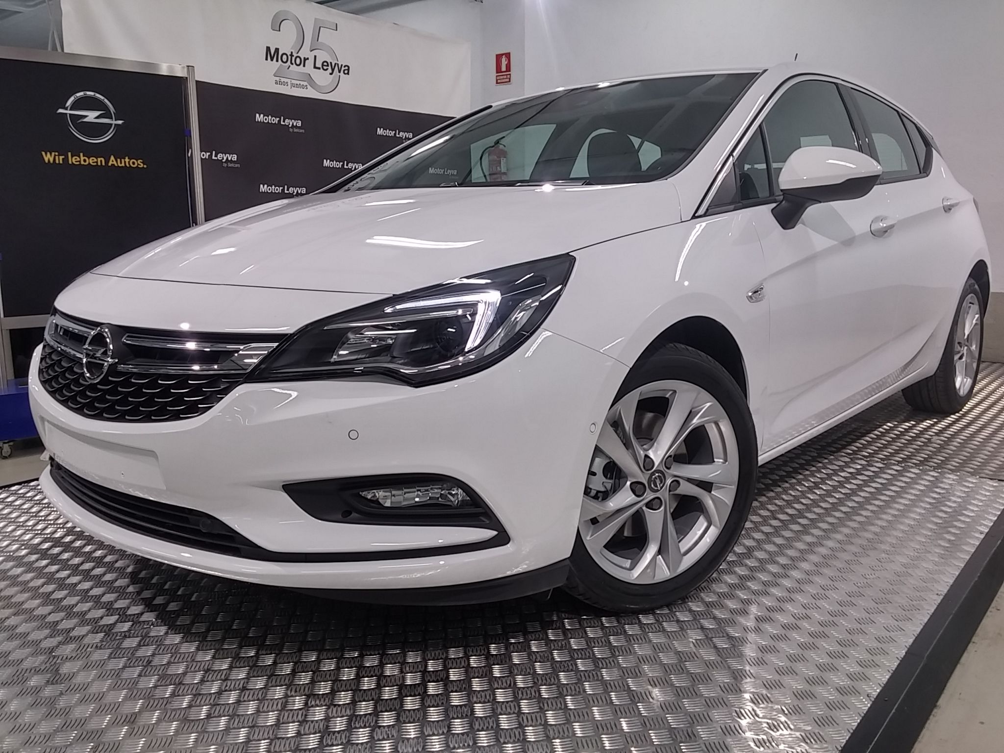 18.900€ OPEL ASTRA 5P DYNAMIC 1.4T 125CV km0 18.900€ OPEL ASTRA 5P DYNAMIC 1.4T 125CV km0
