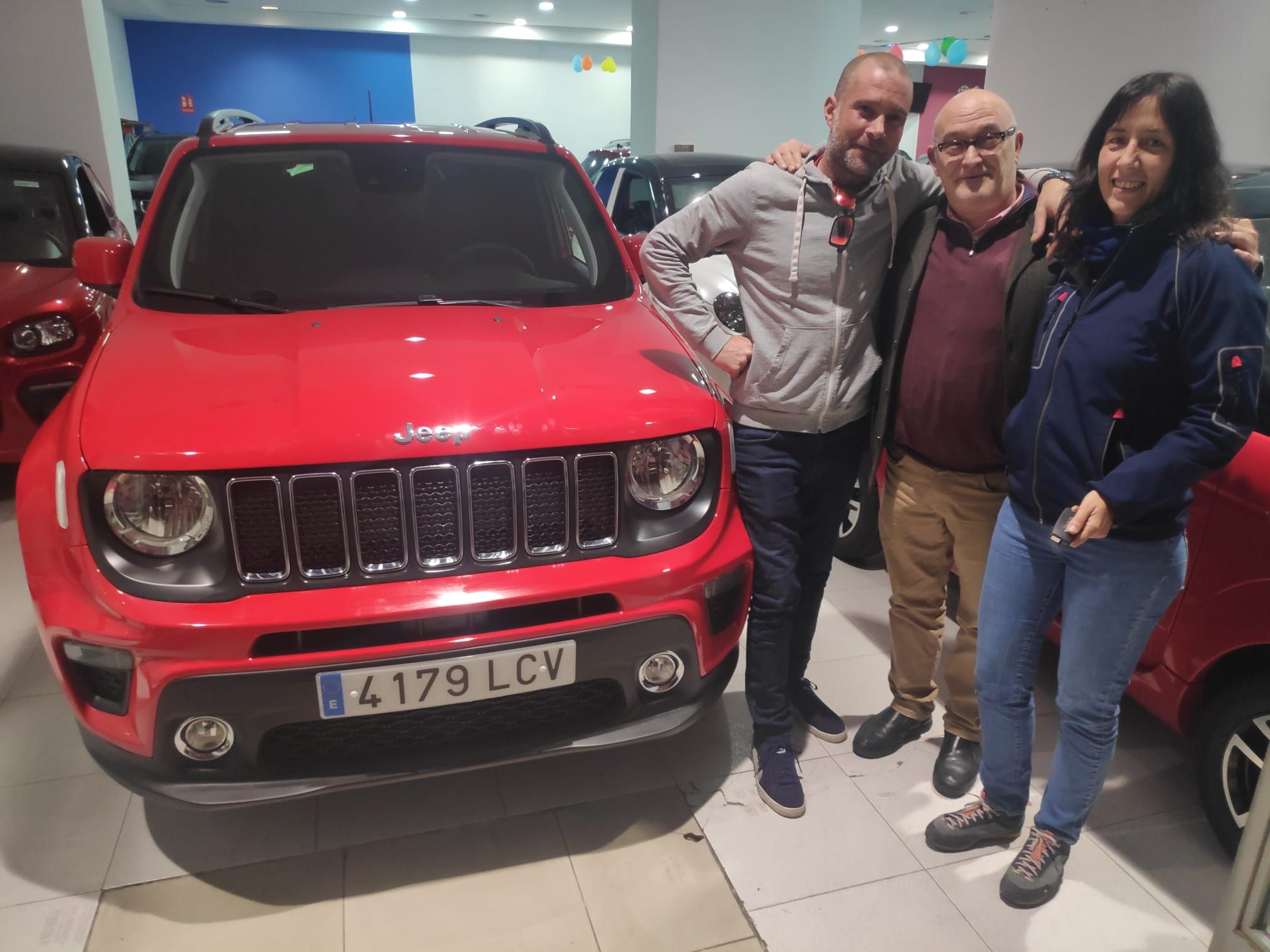 Milautomóviles entrega a Lucia y Quique un Jeep Renegade Milautomóviles entrega a Lucia y Quique un Jeep Renegade