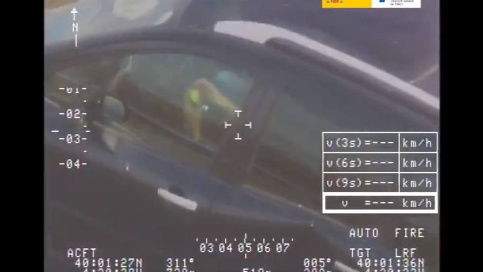 Tocando la batería, haciendo el cubo de Rubik… las mayores imprudencias captadas por la DGT Tocando la batería, haciendo el cubo de Rubik… las mayores imprudencias captadas por la DGT
