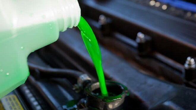 Cómo y cuándo hacer el cambio de anticongelante del coche Cómo y cuándo hacer el cambio de anticongelante del coche