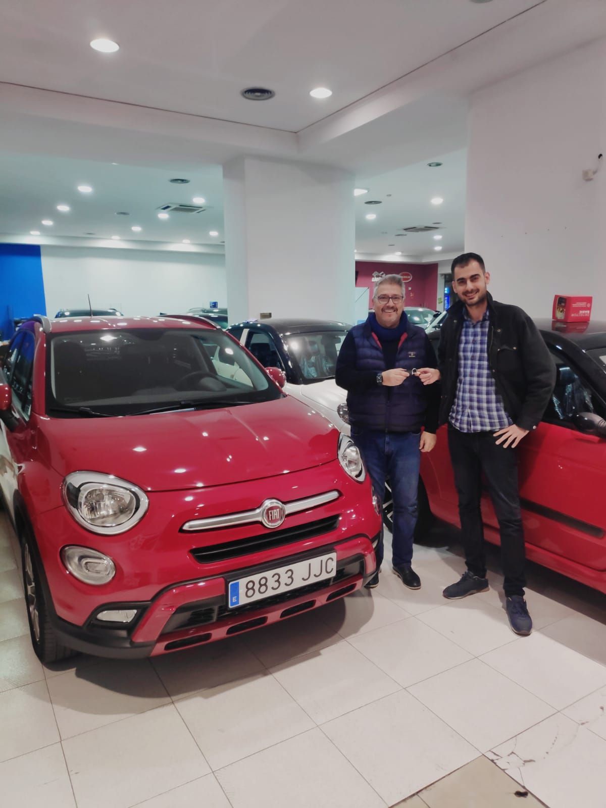Milautomóviles entrega un Fiat 500X Cross, automático, 4x4 a Enrique vecino de Moncada Milautomóviles entrega un Fiat 500X Cross, automático, 4x4 a Enrique vecino de Moncada