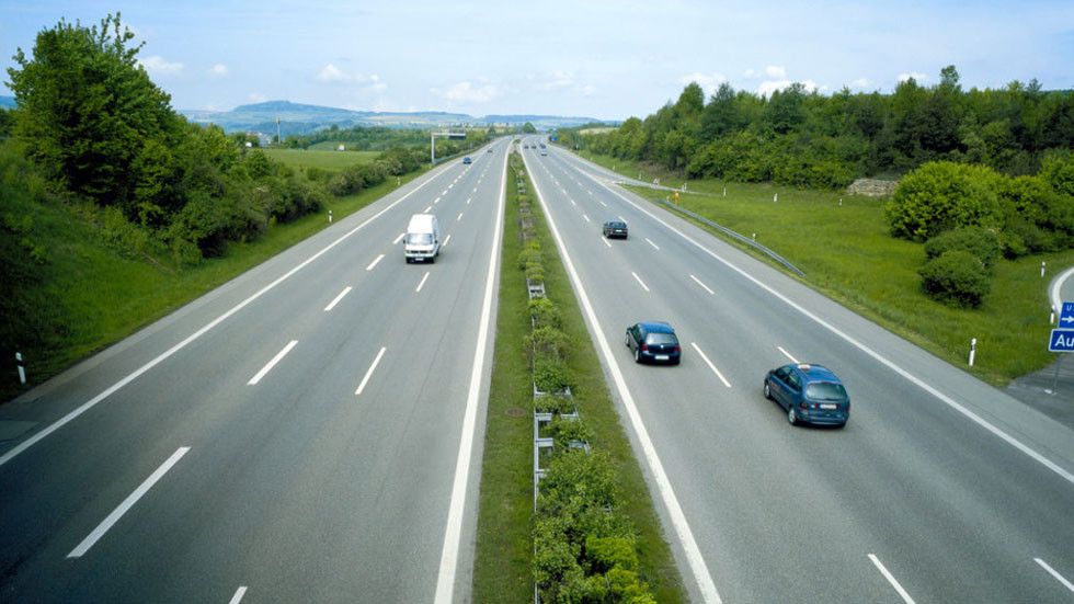 ¿Es legal conducir por el carril central o por el izquierdo? ¿Pueden ponernos multa? ¿Es legal conducir por el carril central o por el izquierdo? ¿Pueden ponernos multa?