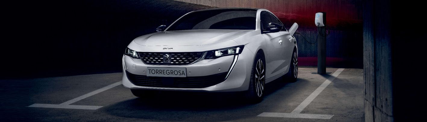 Descubre nuevas sensaciones de conducción gracias al modo 100% eléctrico de los coches híbridos enchufables PEUGEOT: Descubre nuevas sensaciones de conducción gracias al modo 100% eléctrico de los coches híbridos enchufables PEUGEOT:
