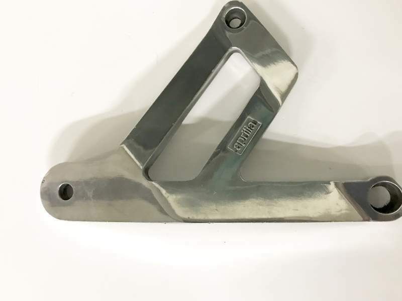 SOPORTE ESTRIBO TRASERO DERECHO APRILIA TUAREG 125 SOPORTE ESTRIBO TRASERO DERECHO APRILIA TUAREG 125