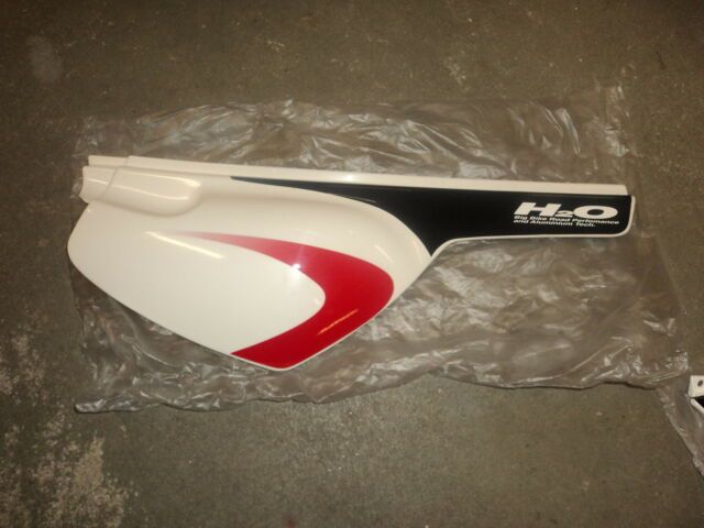 TAPA TRASERA DERECHA BLANCA DERBI SENDA RACER TAPA TRASERA DERECHA BLANCA DERBI SENDA RACER